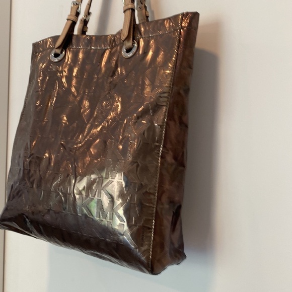Michael Kors Metallic Patent logo tote bag purse two tone - Picture 3 of 11